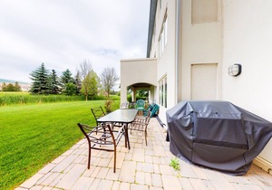 Pop-Culture Fun - Blue Mountain Retreat, Shared Pool, Slope View, On Golf Course