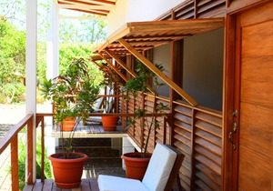 POPOYO SURF HOUSE Steps from the Beach