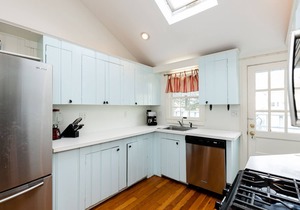 Popponesset-3 Bed, 1 bath, Sleeps 6, A/C, outdoor shower. Walk to Bluff beach