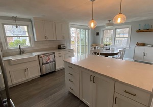 Popponesset modern beach house 6 minute walk to private beach (plenty of beds)!
