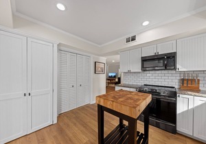 Popular Spinnaker Beach House! Close to Beach! Golf Course Views! Pet Friendly! Amenity Cards!