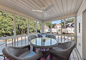 Popular Spinnaker Beach House! Close to Beach! Amenity Cards!