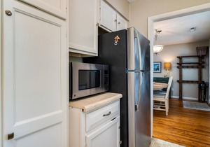 Popular Tarpon Pond Cottage w/Screened Porch! Great Location! Pet Friendly!