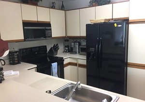 Popular Timber Creek! Room for everyone, shuttle to mountain, hot tub