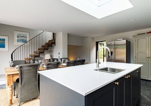 PORTHILLY GREYS, pet friendly, country holiday cottage in Rock
