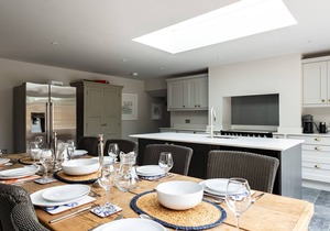 PORTHILLY GREYS, pet friendly, country holiday cottage in Rock