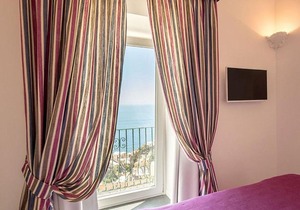 Positano Villa Sleeps 8 Pool WiFi