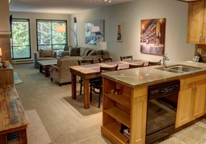 Powderhorn Newly Renovated, 3 Bedroom Condo, Minutes from Slope