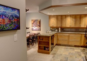 Powderhorn Newly Renovated, 3 Bedroom Condo, Minutes from Slope