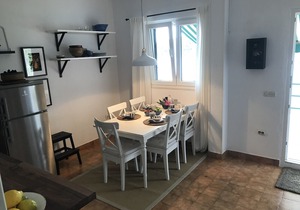 Prefekt läge med egen brygga o härliga uterum.