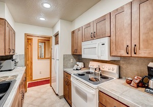 Premier 2BR/2BA in Lakeside Village by RedAwning