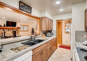 Premier 2BR/2BA in Lakeside Village by RedAwning