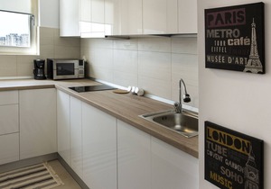 PREMIUM BRIGHT FLAT NEAR METRO +BATHTUB & NETFLIX