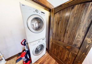 Premium Condo with 2 Dens, 2 Kitchens, Private Washer/Dryer, & Free WiFi
