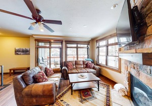 Premium Condo with 2 Dens, 2 Kitchens, Private Washer/Dryer, & Free WiFi