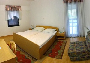 Prenočišča MRAZ*** Classic Single Room, Private Bathroom, Balcony, Hills view