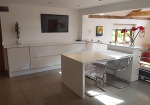 PRESTWICK OAK - 5 Bed Ensuite - Sleeps 14 - House with 3 Studios