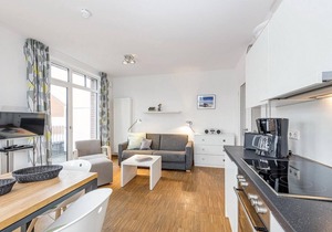 Pretty apartment with sunny balcony in south-east location - only 100 m to the beach