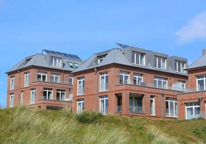Pretty apartment with sunny balcony in south-east location - only 100 m to the beach