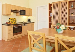 Pretty attic apartment with sunny balcony in Kaiserbad Heringsdorf - Villa