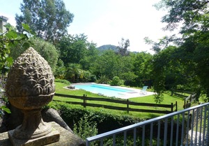 Pretty Holiday Home in Ardèche with Swimming Pool