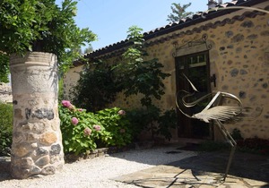 Pretty Holiday Home in Ardèche with Swimming Pool
