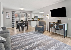 Pretty home w/deck in family-friendly community w/pool - 1 block from the ocean