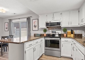 Pretty home w/deck in family-friendly community w/pool - 1 block from the ocean