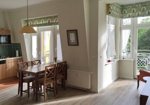 Pretty vacation apartment with two balconies - only 100 m to the fine sandy beach -