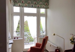 Pretty vacation apartment with two balconies - only 100 m to the fine sandy beach -