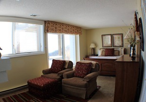 Priced to rent! Amazing views. Overlooking Black Diamond Slope