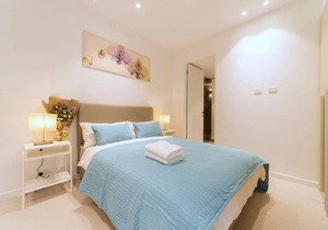 Pride Fawkner Apt Bay-view (LXII) *PARKING+POOL/GYM 55' Smart TV Netflix & Foxtel
