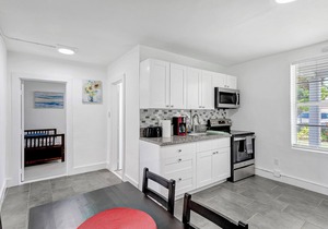 Prime location, Pineapple district, walk to Atlantic, 1bd, pets