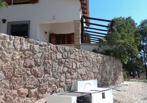 Privacy and well connected, light amplitude and landscape.