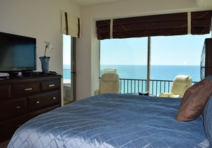 PRIVACY IN PARADISE with FOREVER VIEWS at the end of LAS CONCHAS