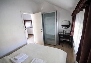Privacy in the centre of events