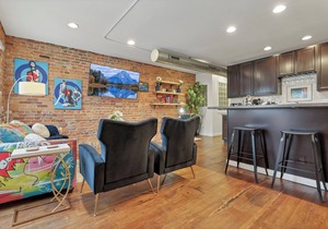 Private Art Gallery w/FREE Parking near Conven Ctr
