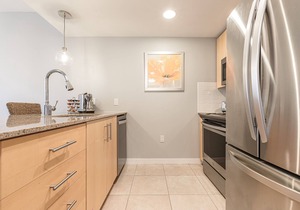 Private Balcony ~ Community Pool ~ Fitness Center