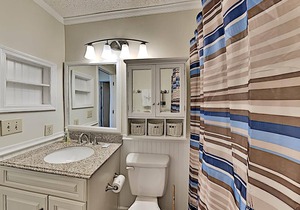 Private Balcony Overlooking Pool Beautiful Condo