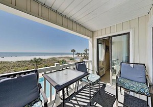 Private Balcony Overlooking Pool Beautiful Condo