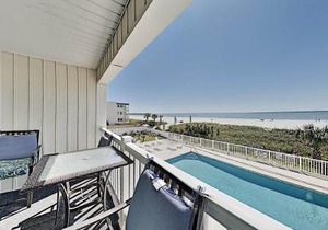 Private Balcony Overlooking Pool Beautiful Condo