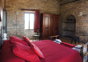 Private Castle & Holiday Villa in Gubbio Umbria, Sleeps 8+, Jacuzzi & Gardens