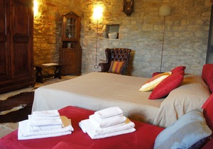 Private Castle & Holiday Villa in Gubbio Umbria, Sleeps 8+, Jacuzzi & Gardens