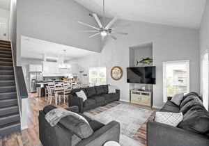 PRIVATE HEATED POOL, PRIVATE BEACH ACCESS, BOAT & BAY ACCESS, VOLLEY/PICKLEBALL!