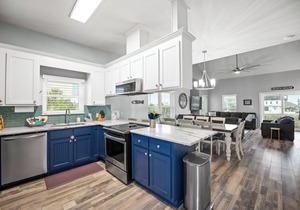 PRIVATE HEATED POOL, PRIVATE BEACH ACCESS, BOAT & BAY ACCESS, VOLLEY/PICKLEBALL!