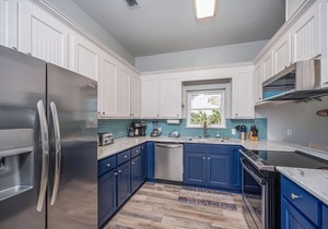 PRIVATE HEATED POOL, PRIVATE BEACH ACCESS, BOAT & BAY ACCESS, VOLLEY/PICKLEBALL!