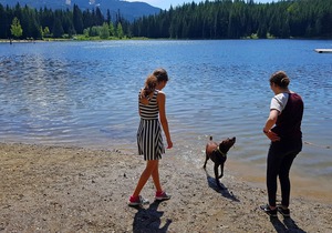 Private Hot Tub. Bring Your Dog! Spacious Ski-in Townhome Close to Lost Lake