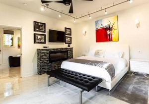 Private Luxury Suite with Hot Tub Downtown Eureka Springs