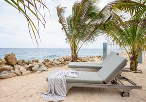 Private Oceanfront luxurious city villa with pool