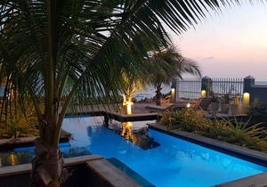 Private Oceanfront luxurious city villa with pool